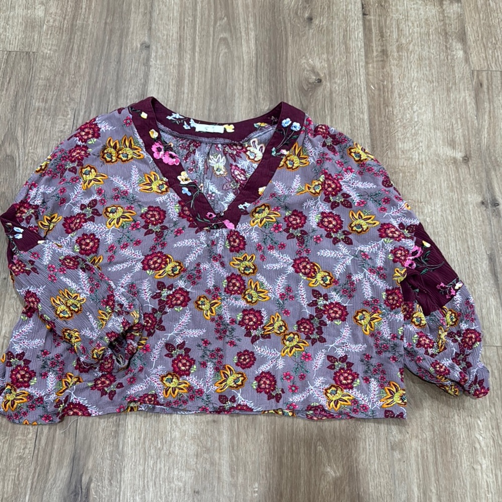 Easel Purple Floral Crop Blouse with V-Neck and 3/4 Sleeves